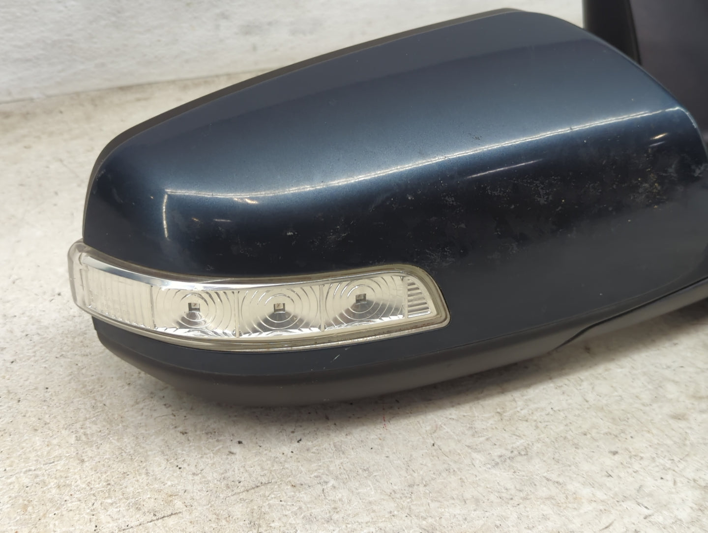 2011-2015 Kia Sorento Passenger Side View Mirror - Right Door Mirror OEM Used - Oemusedautoparts1.com