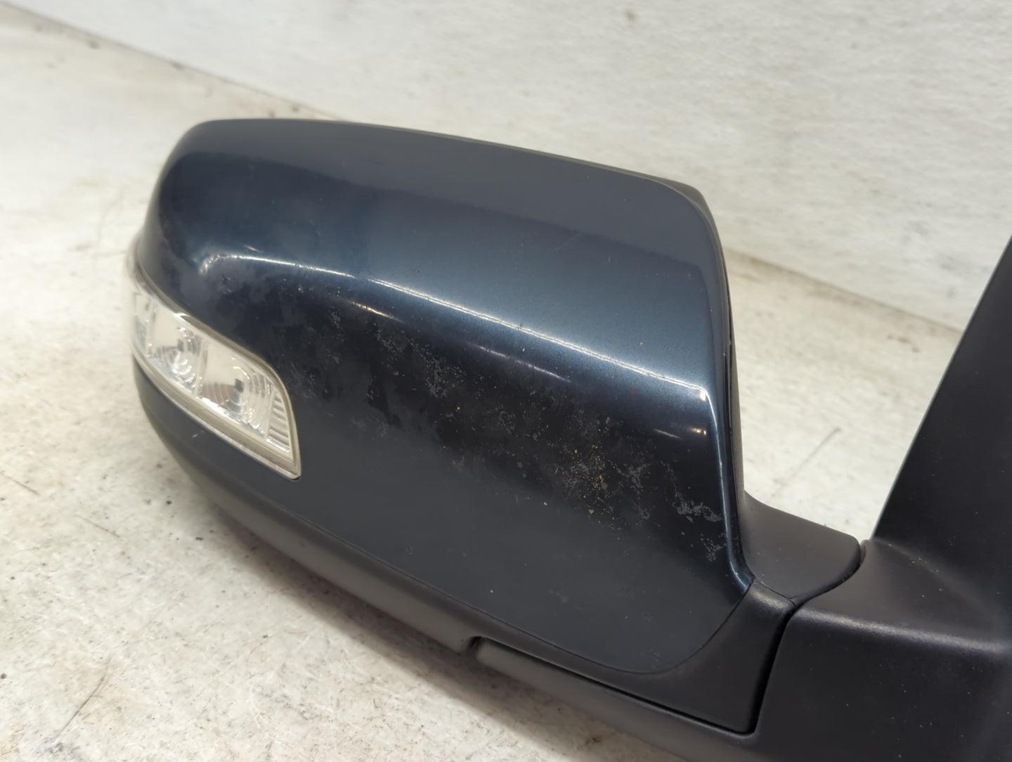 2011-2015 Kia Sorento Passenger Side View Mirror - Right Door Mirror OEM Used - Oemusedautoparts1.com