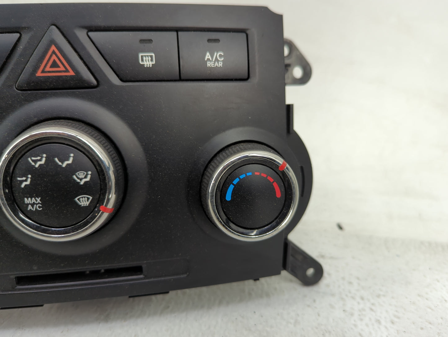 2011 Kia Sorento Climate Control Module Temperature AC/Heater Replacement P/N:97250-1U260 97250-1UXXX Fits OEM Used Auto Par