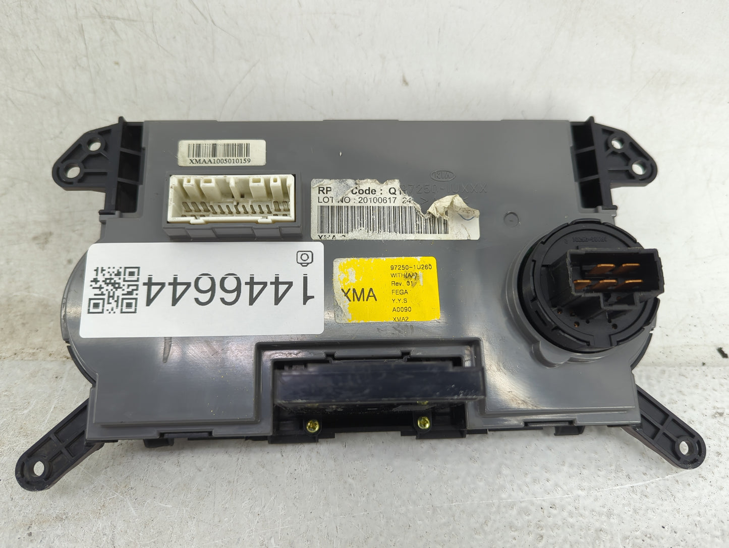 2011 Kia Sorento Climate Control Module Temperature AC/Heater Replacement P/N:97250-1U260 97250-1UXXX Fits OEM Used Auto Par