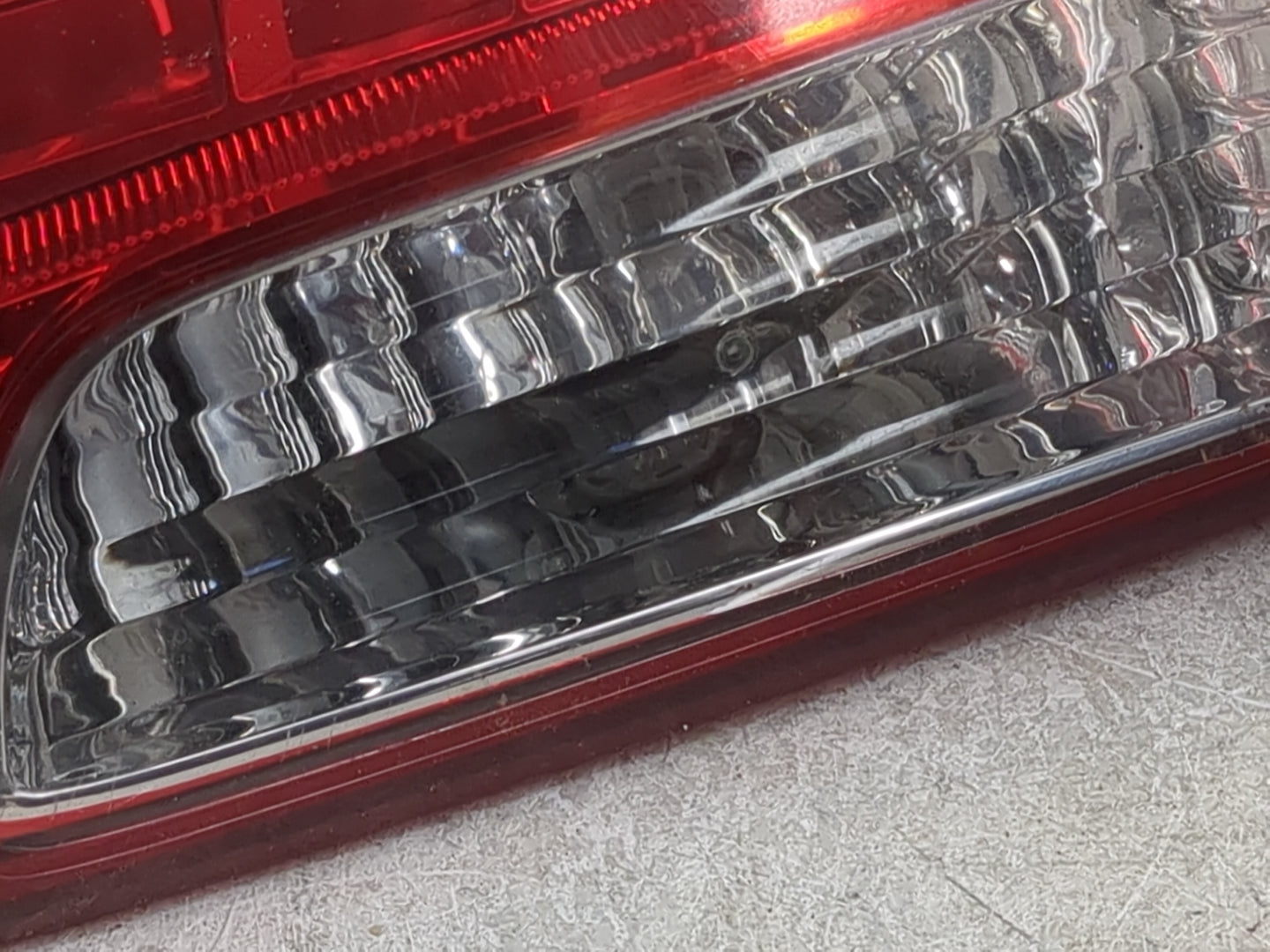 2011-2013 Kia Sorento Tail Light Assembly Passenger Right OEM P/N:92406-1U000 Fits Fits 2011 2012 2013 OEM Used Auto Parts -