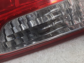 2011-2013 Kia Sorento Tail Light Assembly Passenger Right OEM P/N:92406-1U000 Fits Fits 2011 2012 2013 OEM Used Auto Parts