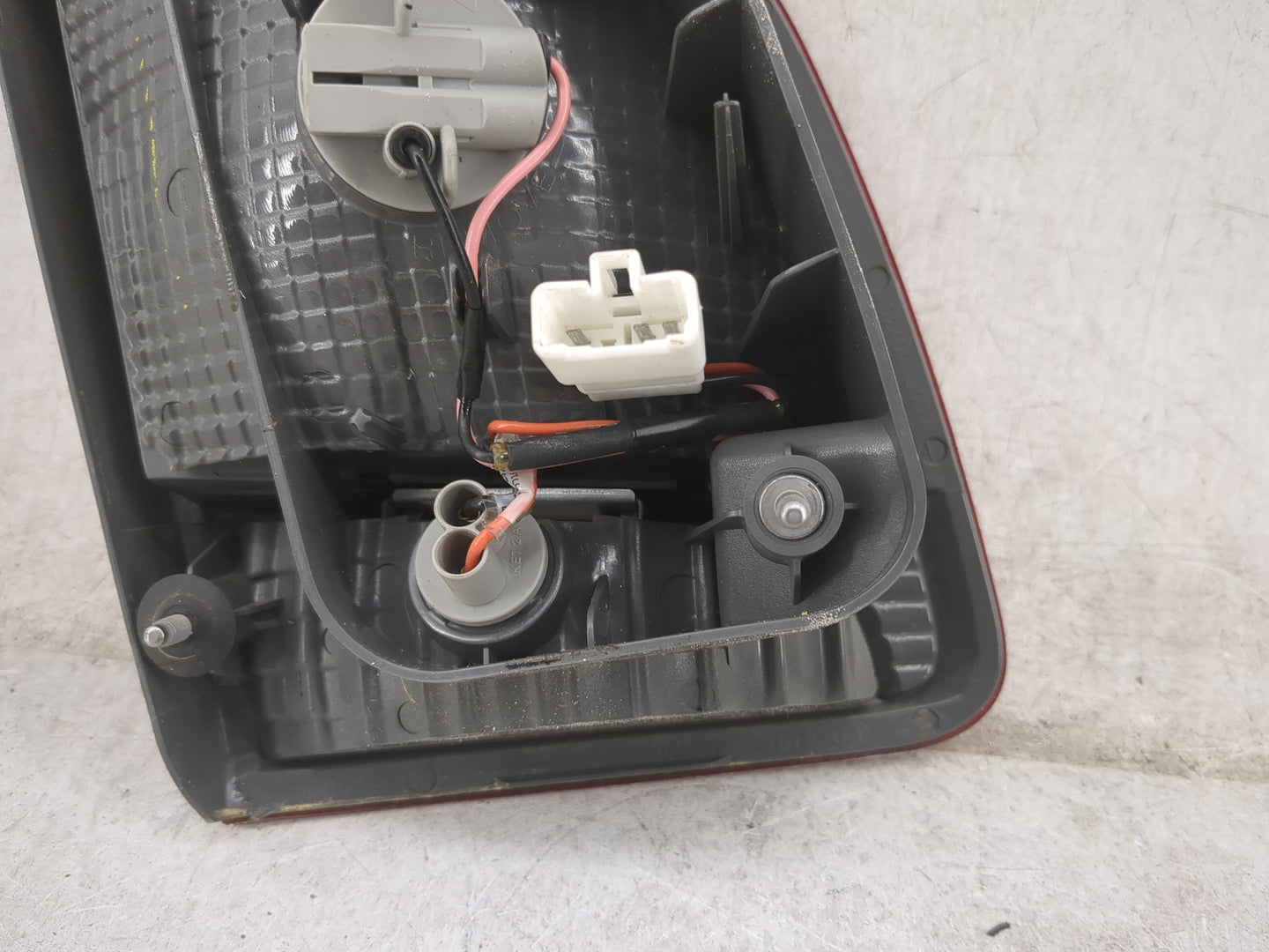 2011-2013 Kia Sorento Tail Light Assembly Passenger Right OEM P/N:92406-1U000 Fits Fits 2011 2012 2013 OEM Used Auto Parts -