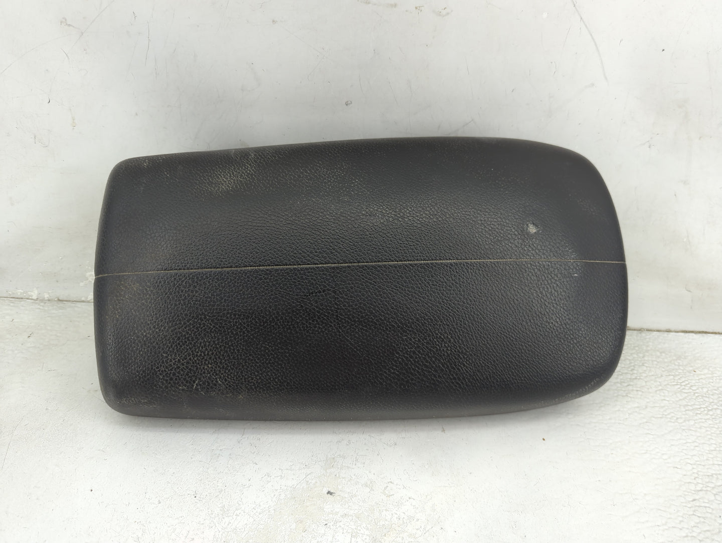 2011 Kia Sorento Center Console Armrest Cover Lid Fits OEM Used Auto Parts - Oemusedautoparts1.com