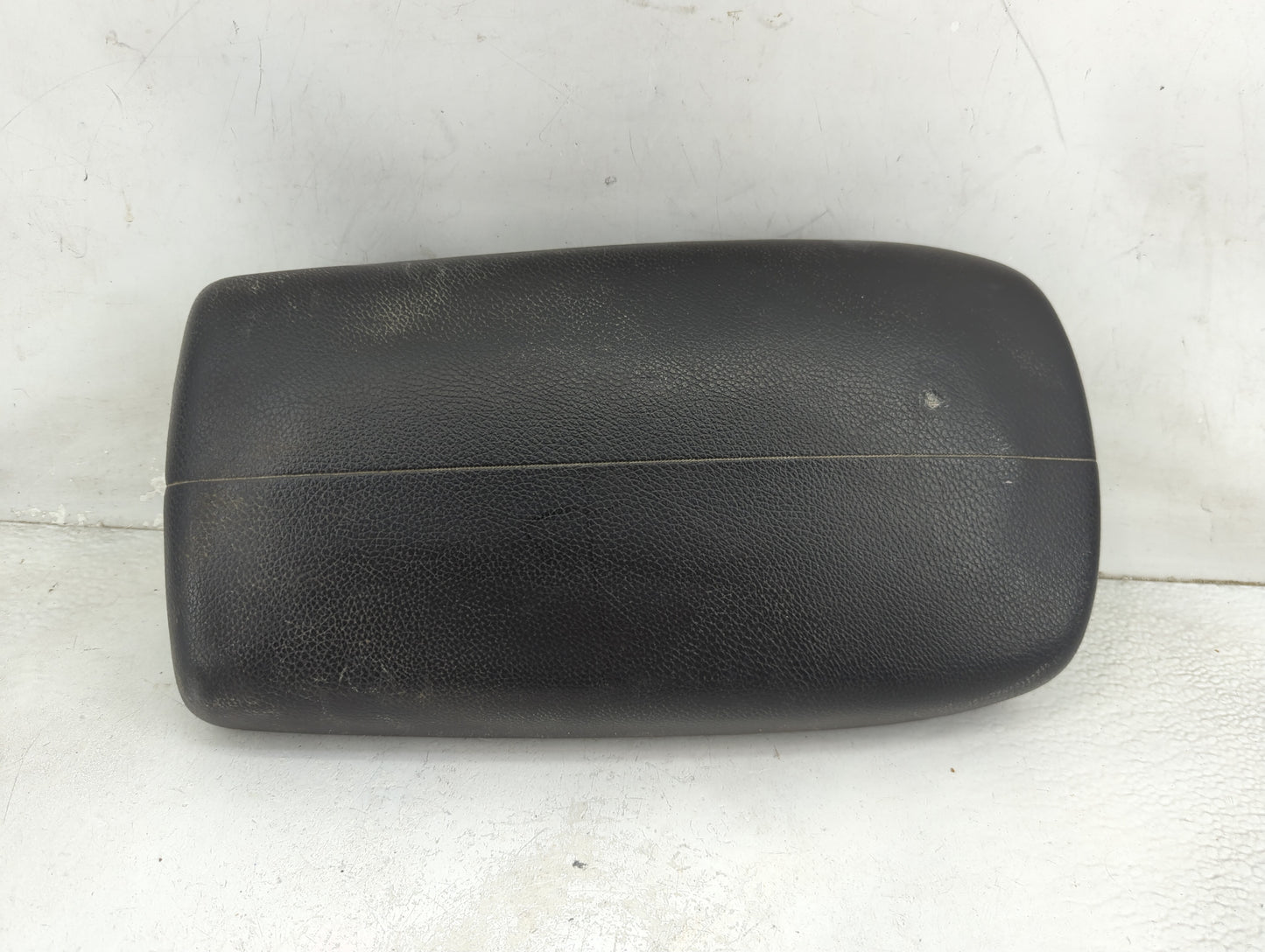 2011 Kia Sorento Center Console Armrest Cover Lid Fits OEM Used Auto Parts - Oemusedautoparts1.com