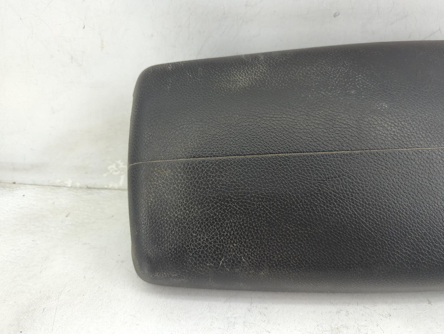2011 Kia Sorento Center Console Armrest Cover Lid Fits OEM Used Auto Parts - Oemusedautoparts1.com