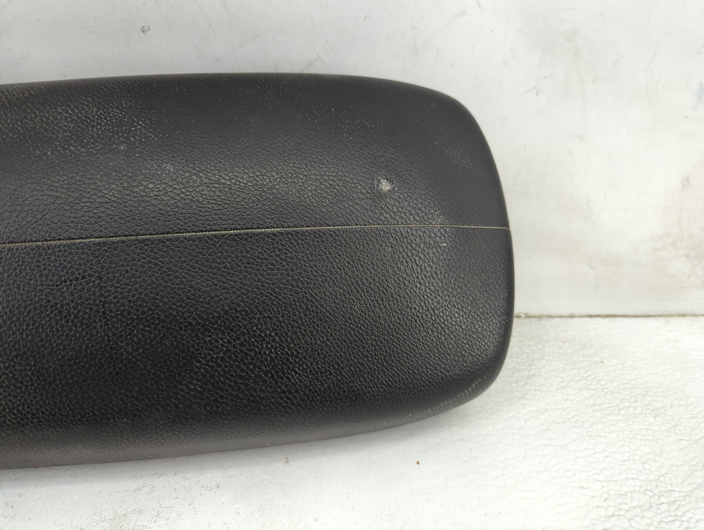 2011 Kia Sorento Center Console Armrest Cover Lid Fits OEM Used Auto Parts - Oemusedautoparts1.com