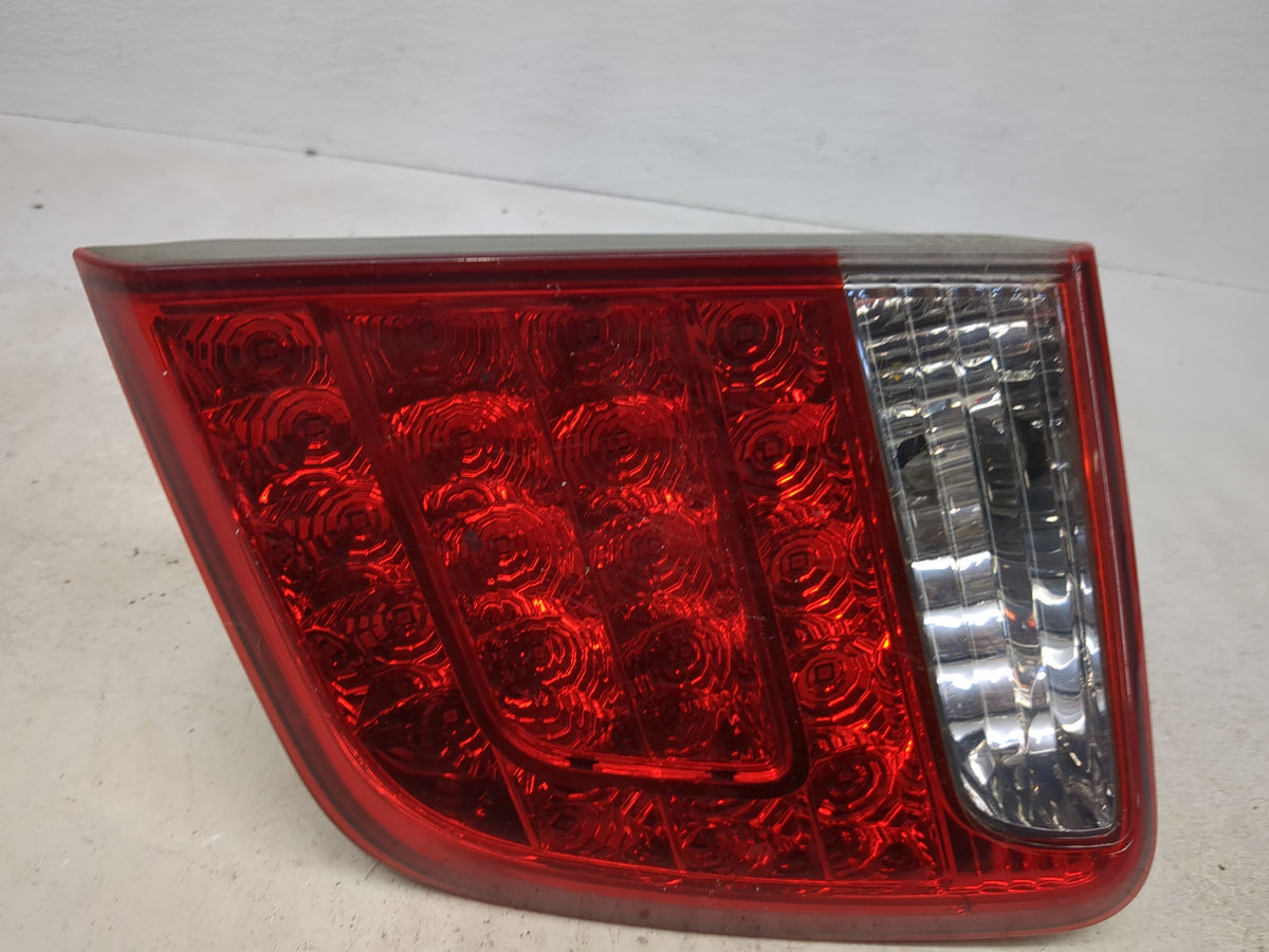 2011-2013 Kia Sorento Passenger Right Side Deck Lid Mounted Tail Light 1512430 - Oemusedautoparts1.com