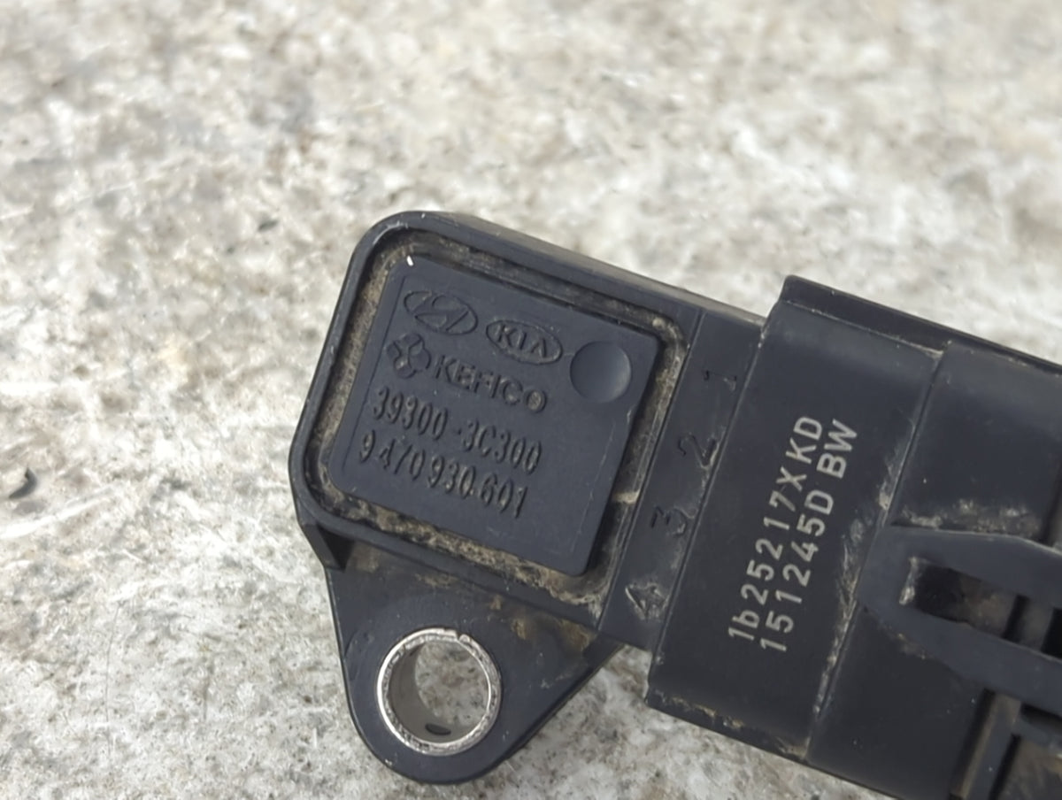 2011-2018 Kia Sorento Mass Air Flow Meter Maf Sensor 1518861 - Oemusedautoparts1.com