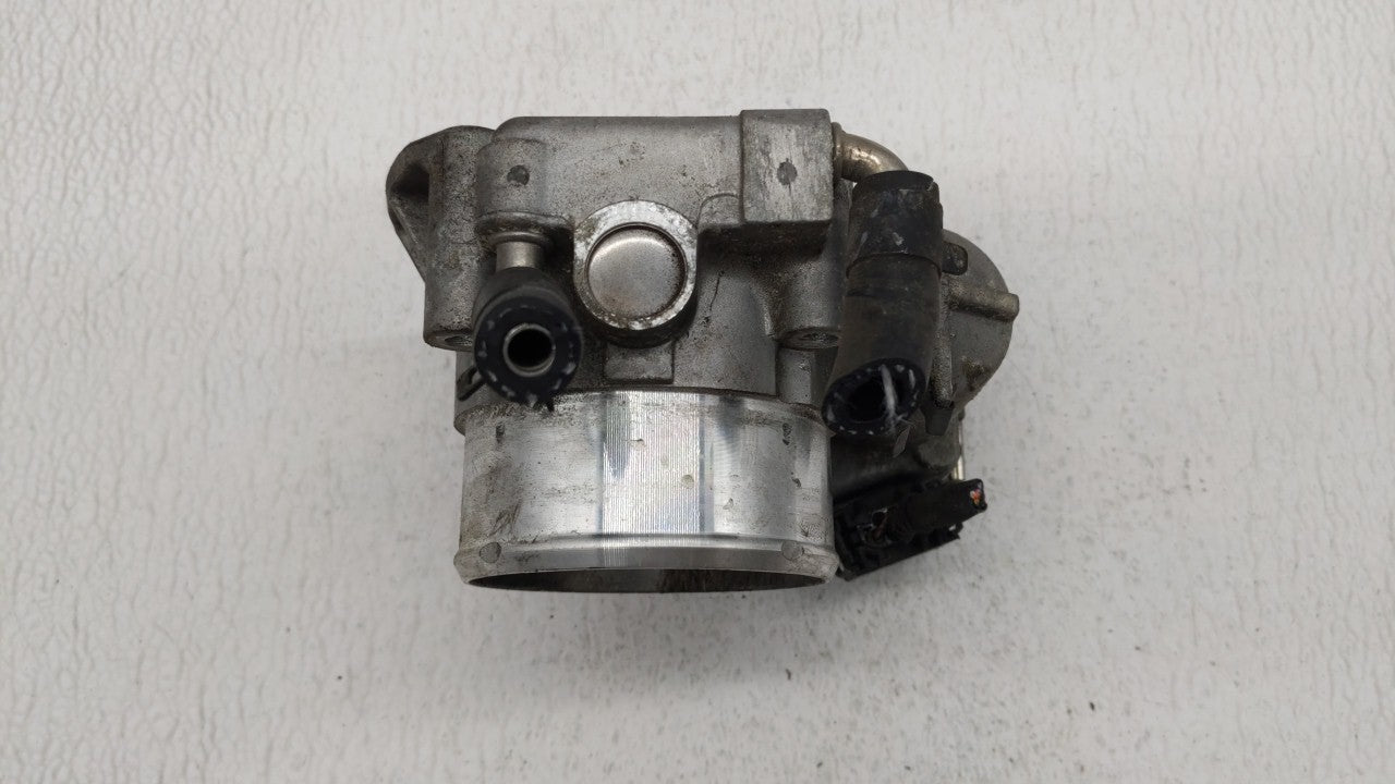 2012-2015 Kia Sorento Throttle Body P/N:35100-2G700 Fits Fits 2011 2012 2013 2014 2015 2016 OEM Used Auto Parts - Oemusedaut
