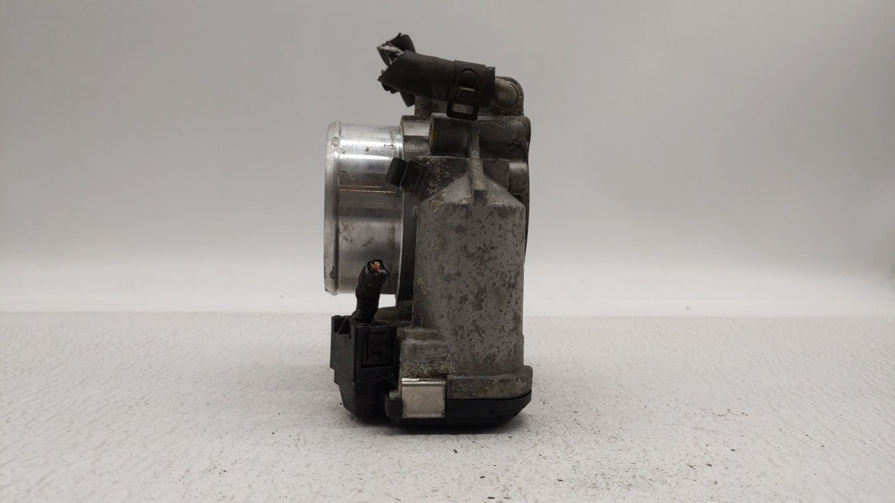 2012-2015 Kia Sorento Throttle Body P/N:35100-2G700 Fits Fits 2011 2012 2013 2014 2015 2016 OEM Used Auto Parts - Oemusedaut