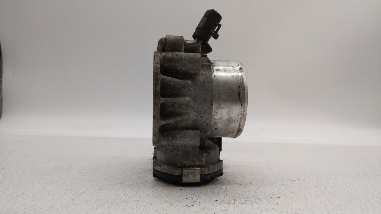 2012-2015 Kia Sorento Throttle Body P/N:35100-2G700 Fits Fits 2011 2012 2013 2014 2015 2016 OEM Used Auto Parts - Oemusedaut