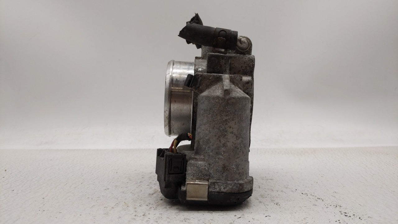 2011-2013 Kia Sorento Throttle Body P/N:35100-25400 35100-25200 Fits Fits 2006 2007 2008 2009 2010 2011 2012 2013 OEM Used A