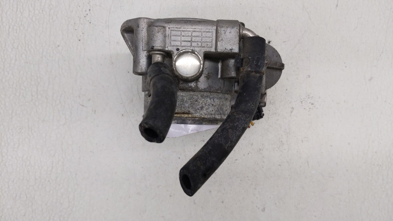 2011-2013 Kia Sorento Throttle Body P/N:35100-25400 35100-25200 Fits Fits 2006 2007 2008 2009 2010 2011 2012 2013 OEM Used A