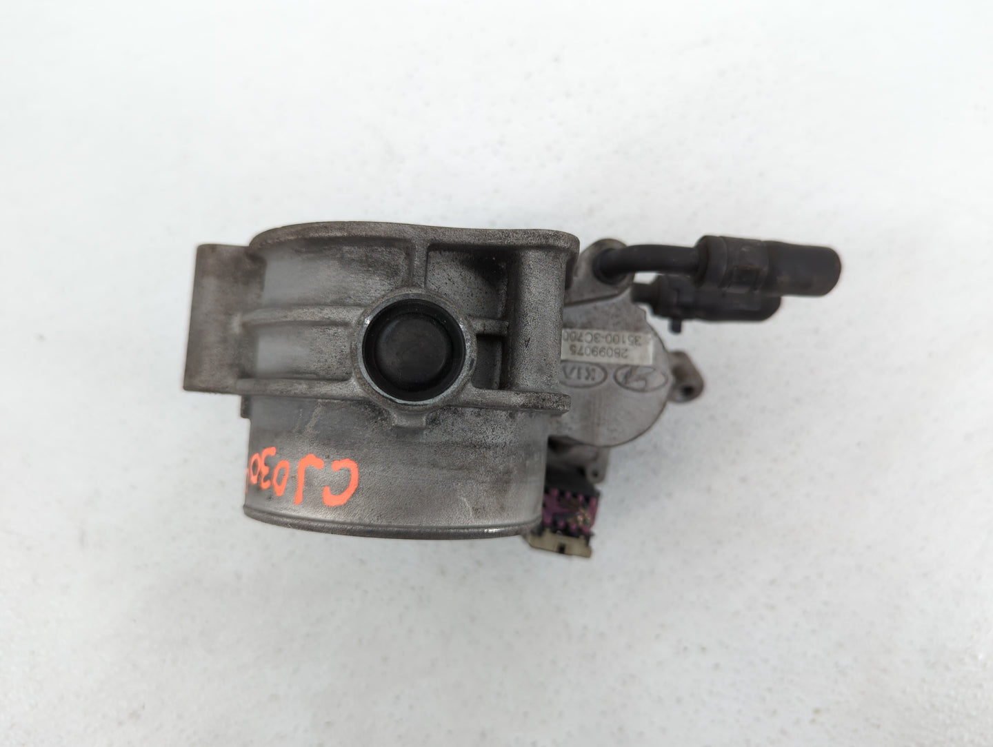 2011-2013 Kia Sorento Throttle Body P/N:28099075 35100-3C700 Fits Fits 2010 2011 2012 2013 2014 OEM Used Auto Parts - Oemuse