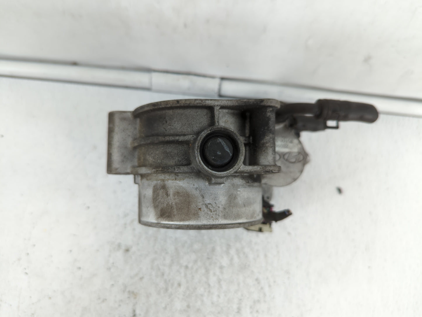 2011-2013 Kia Sorento Throttle Body P/N:28099075 35100-3C700 Fits Fits 2010 2011 2012 2013 2014 OEM Used Auto Parts - Oemuse