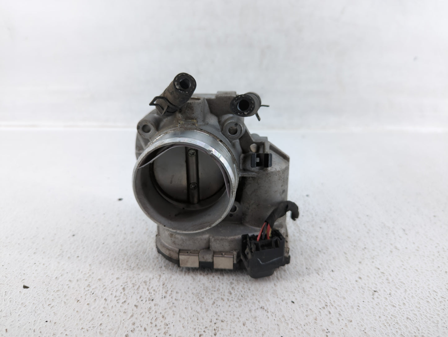 2011-2013 Kia Sorento Throttle Body P/N:35100-25400 Fits Fits 2006 2007 2008 2009 2010 2011 2012 2013 OEM Used Auto Parts - 