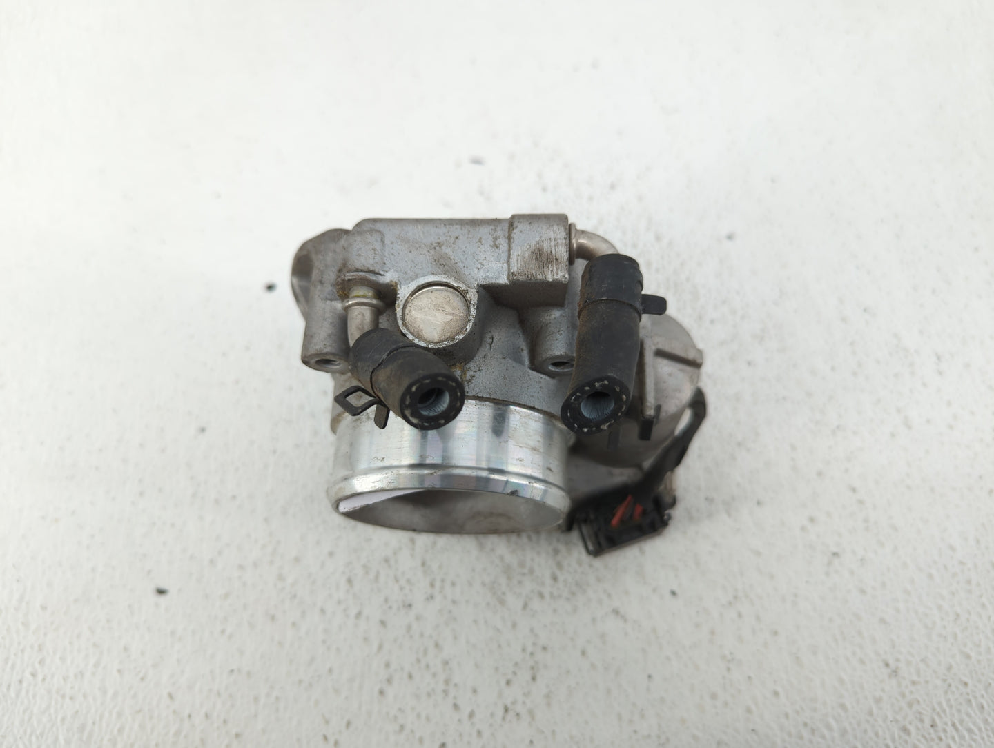 2011-2013 Kia Sorento Throttle Body P/N:35100-25400 Fits Fits 2006 2007 2008 2009 2010 2011 2012 2013 OEM Used Auto Parts - 