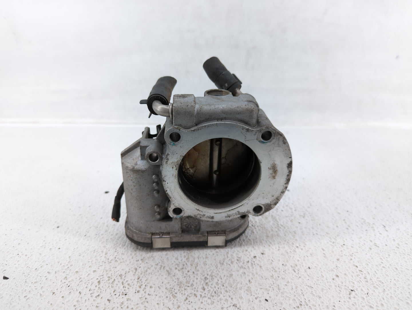 2011-2013 Kia Sorento Throttle Body P/N:35100-25400 Fits Fits 2006 2007 2008 2009 2010 2011 2012 2013 OEM Used Auto Parts - 