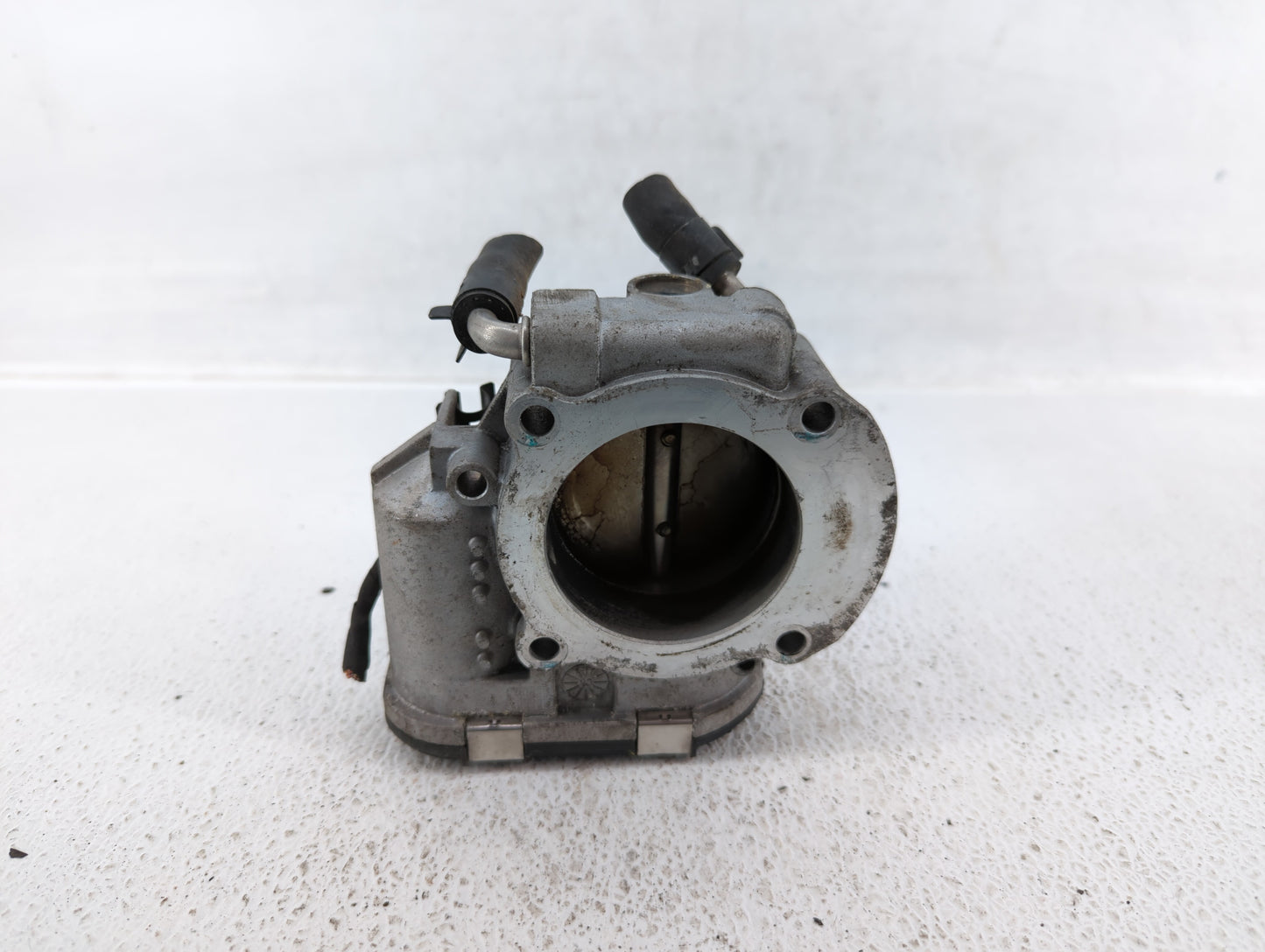 2011-2013 Kia Sorento Throttle Body P/N:35100-25400 Fits Fits 2006 2007 2008 2009 2010 2011 2012 2013 OEM Used Auto Parts - 
