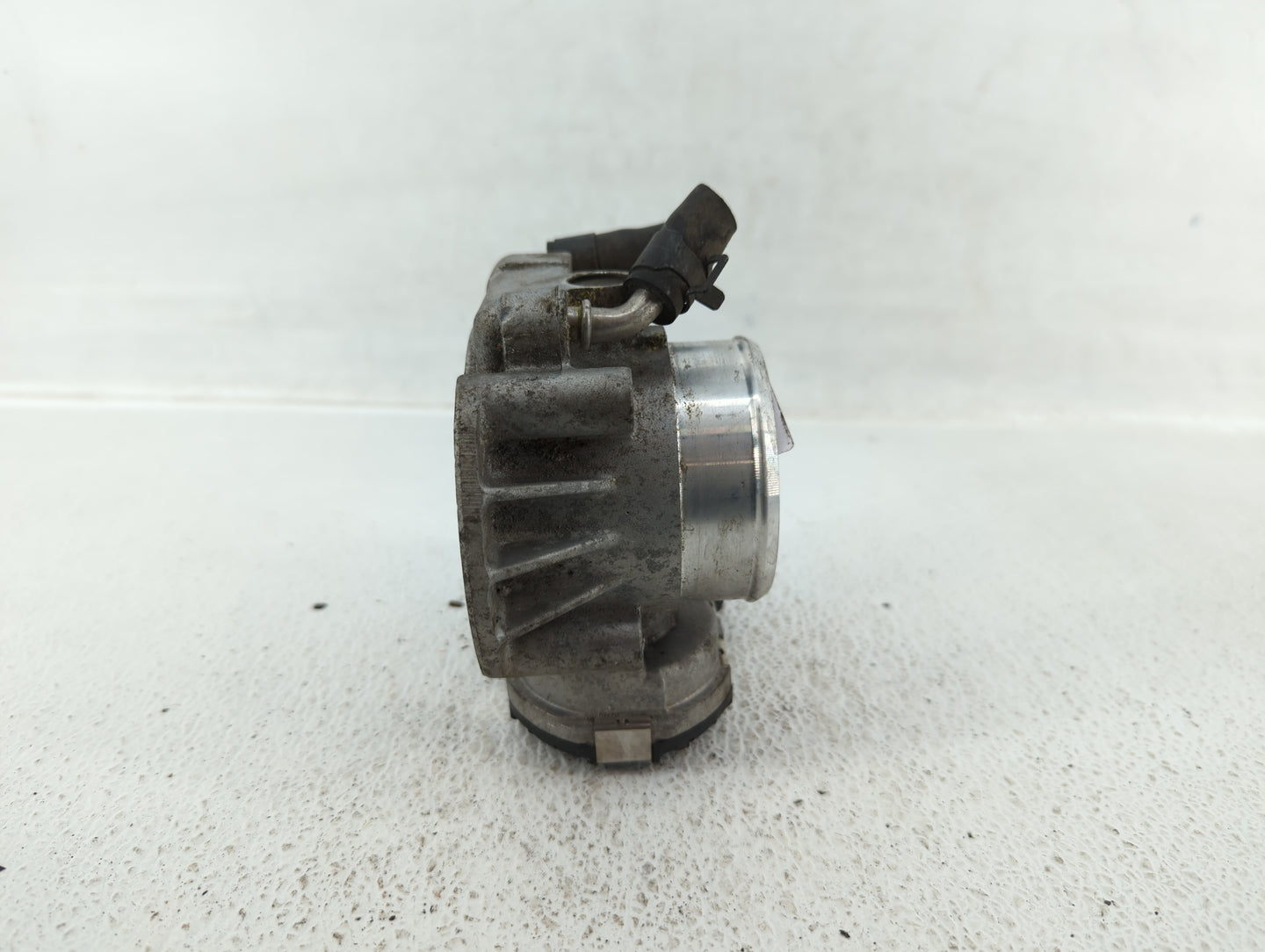 2011-2013 Kia Sorento Throttle Body P/N:35100-25400 Fits Fits 2006 2007 2008 2009 2010 2011 2012 2013 OEM Used Auto Parts - 