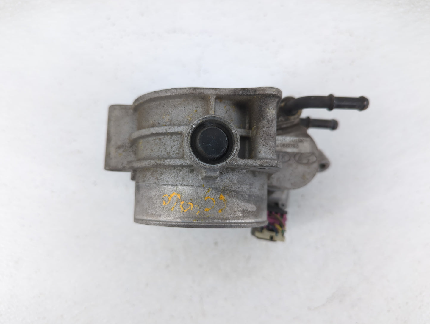 2011-2013 Kia Sorento Throttle Body P/N:35100-3C700 Fits Fits 2010 2011 2012 2013 2014 OEM Used Auto Parts - Oemusedautopart