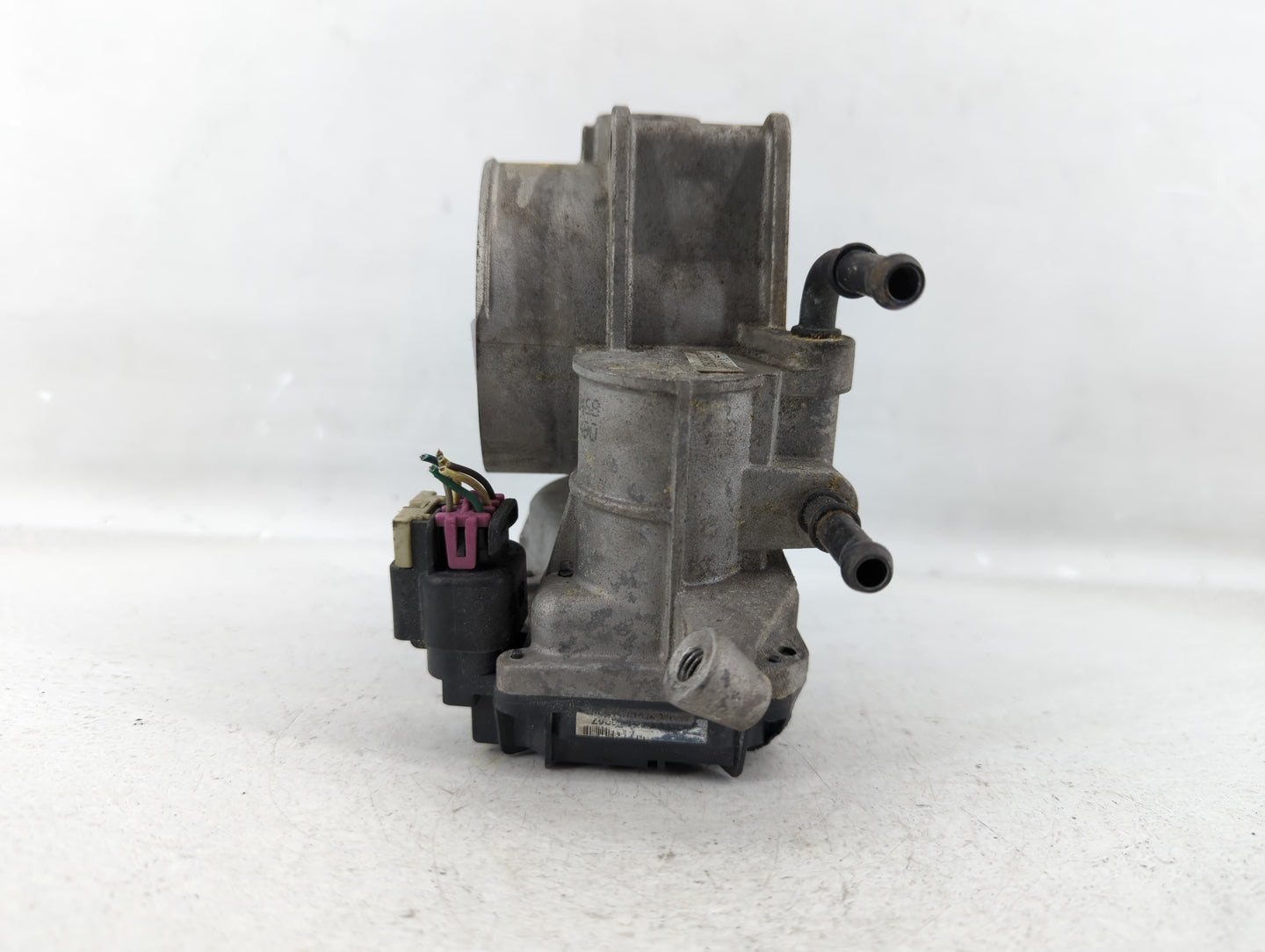 2011-2013 Kia Sorento Throttle Body P/N:35100-3C700 Fits Fits 2010 2011 2012 2013 2014 OEM Used Auto Parts - Oemusedautopart