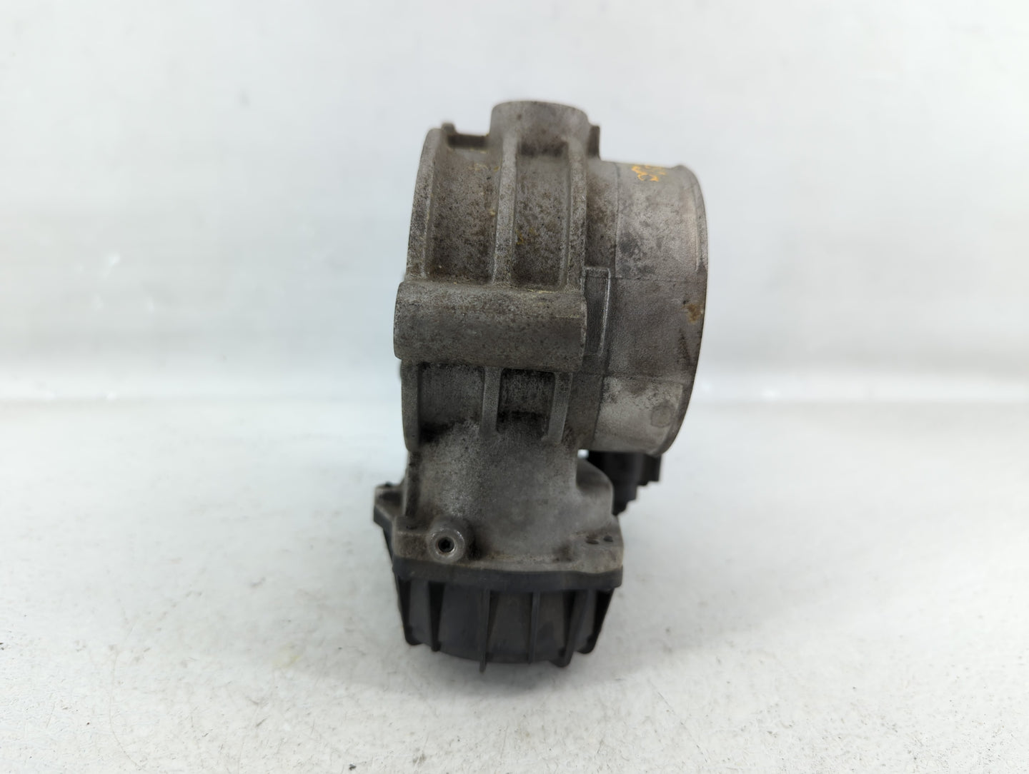 2011-2013 Kia Sorento Throttle Body P/N:35100-3C700 Fits Fits 2010 2011 2012 2013 2014 OEM Used Auto Parts - Oemusedautopart