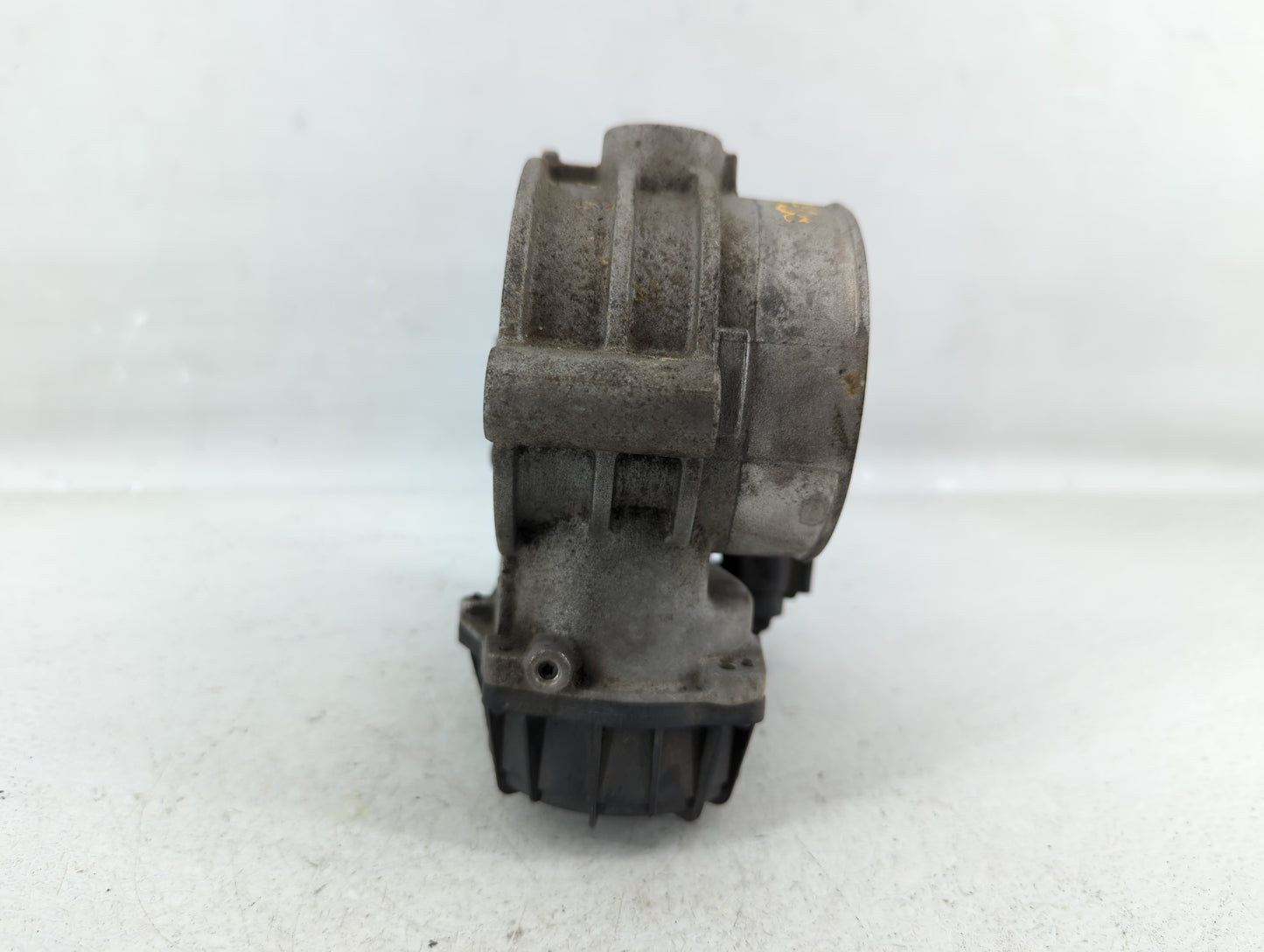 2011-2013 Kia Sorento Throttle Body P/N:35100-3C700 Fits Fits 2010 2011 2012 2013 2014 OEM Used Auto Parts - Oemusedautopart