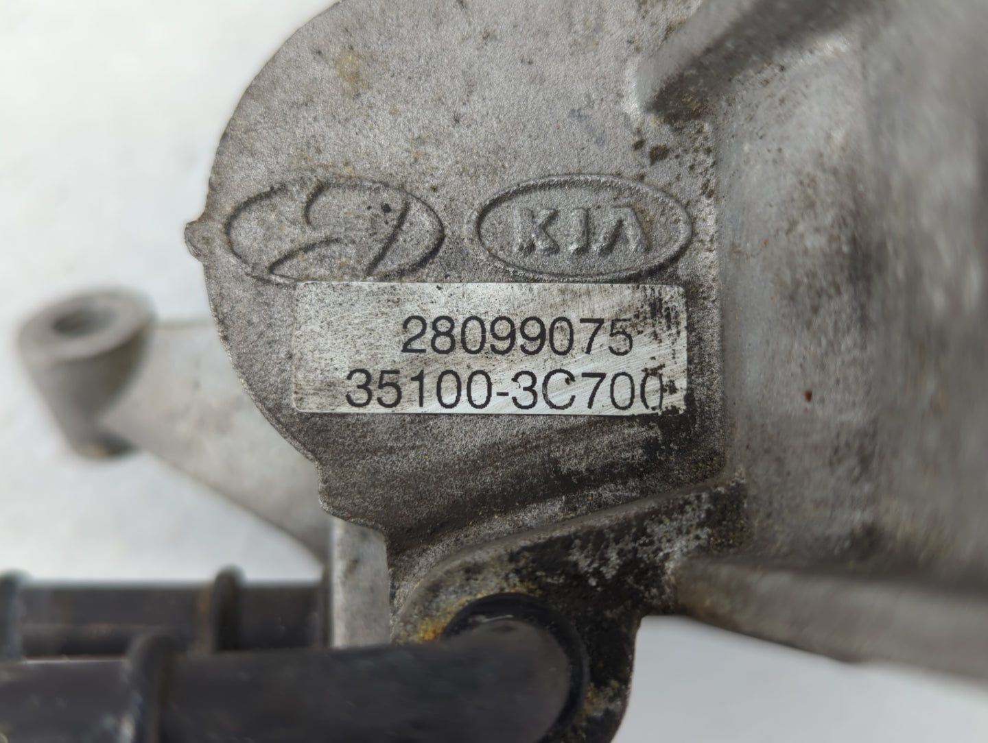 2011-2013 Kia Sorento Throttle Body P/N:35100-3C700 Fits Fits 2010 2011 2012 2013 2014 OEM Used Auto Parts - Oemusedautopart