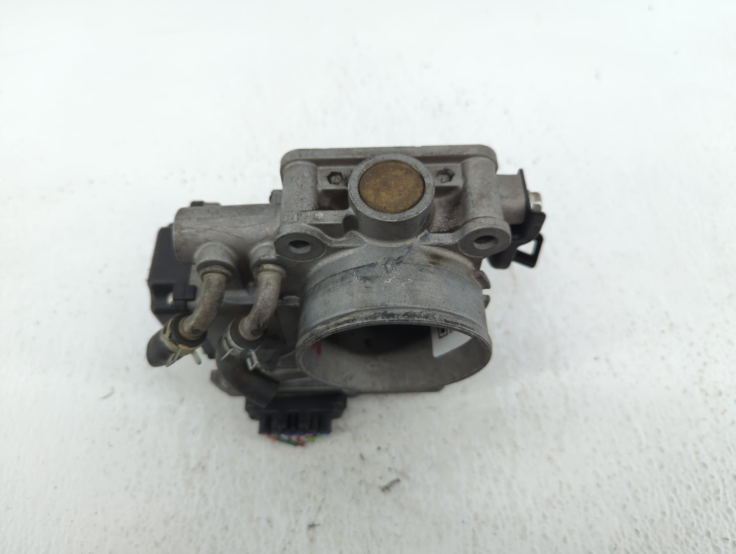 2011-2013 Kia Sorento Throttle Body Fits Fits 2006 2007 2008 2009 2010 2011 2012 2013 OEM Used Auto Parts - Oemusedautoparts