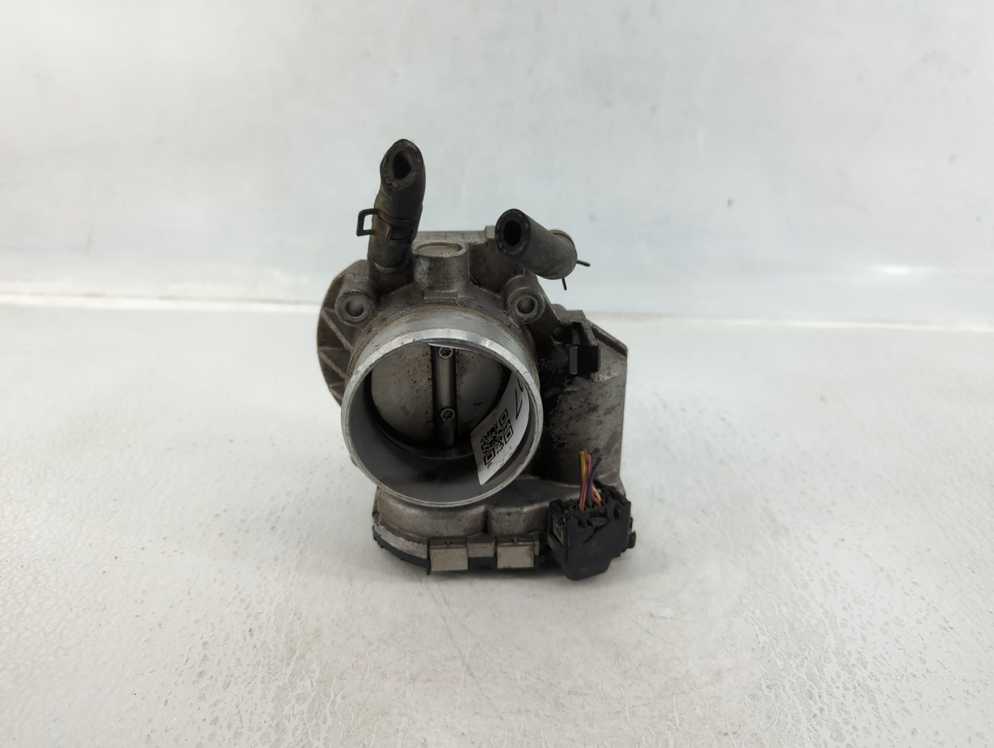 2011-2013 Kia Sorento Throttle Body P/N:35100-25400 Fits Fits 2006 2007 2008 2009 2010 2011 2012 2013 OEM Used Auto Parts - 