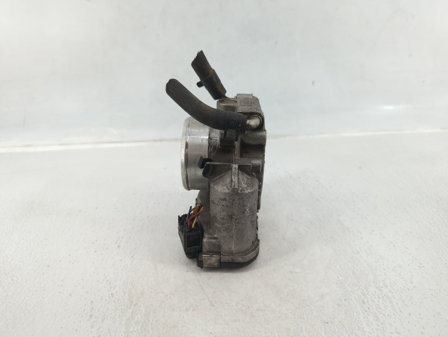 2011-2013 Kia Sorento Throttle Body P/N:35100-25400 Fits Fits 2006 2007 2008 2009 2010 2011 2012 2013 OEM Used Auto Parts - 