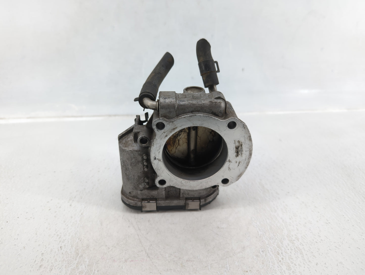 2011-2013 Kia Sorento Throttle Body P/N:35100-25400 Fits Fits 2006 2007 2008 2009 2010 2011 2012 2013 OEM Used Auto Parts - 