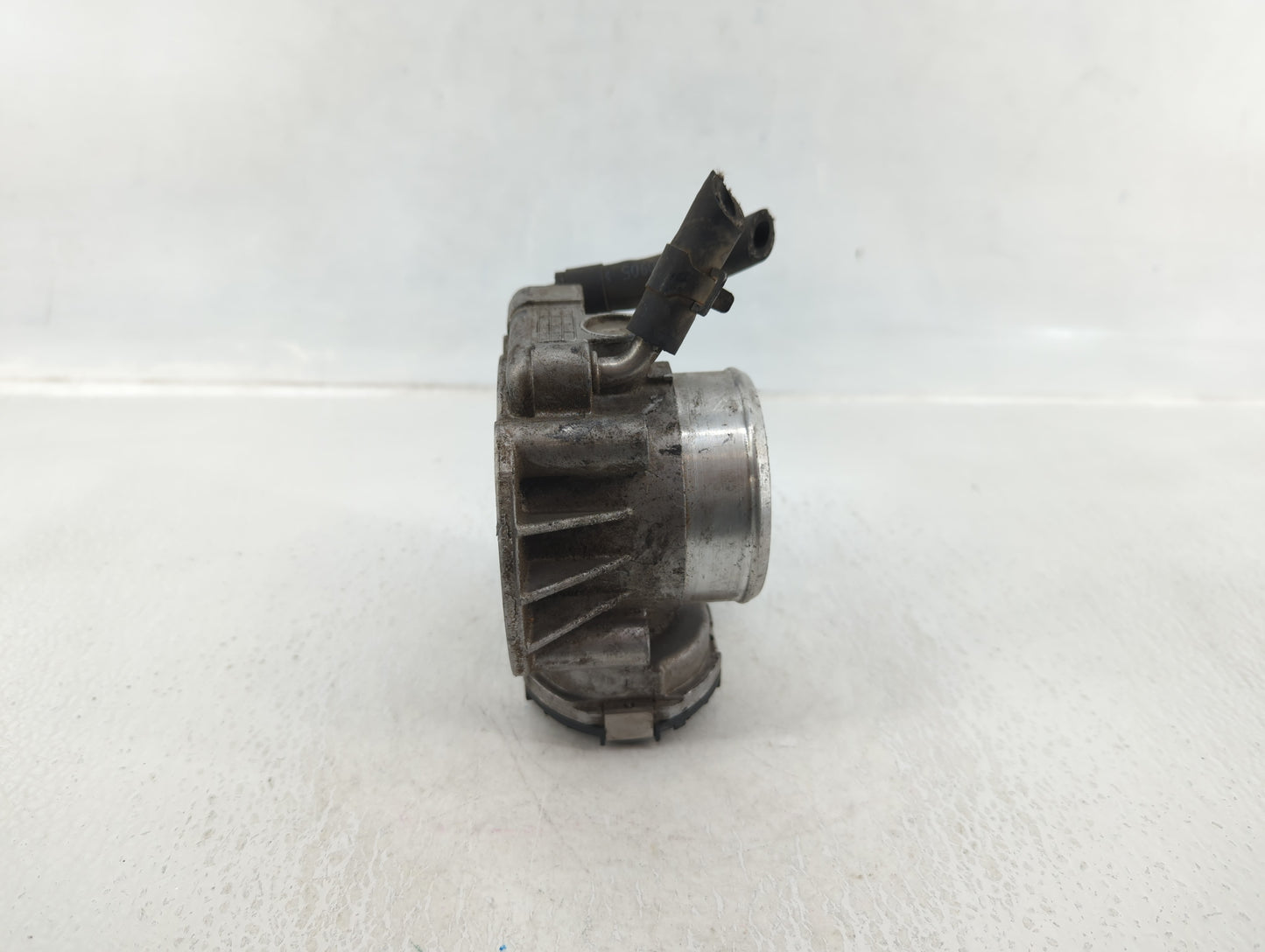 2011-2013 Kia Sorento Throttle Body P/N:35100-25400 Fits Fits 2006 2007 2008 2009 2010 2011 2012 2013 OEM Used Auto Parts - 