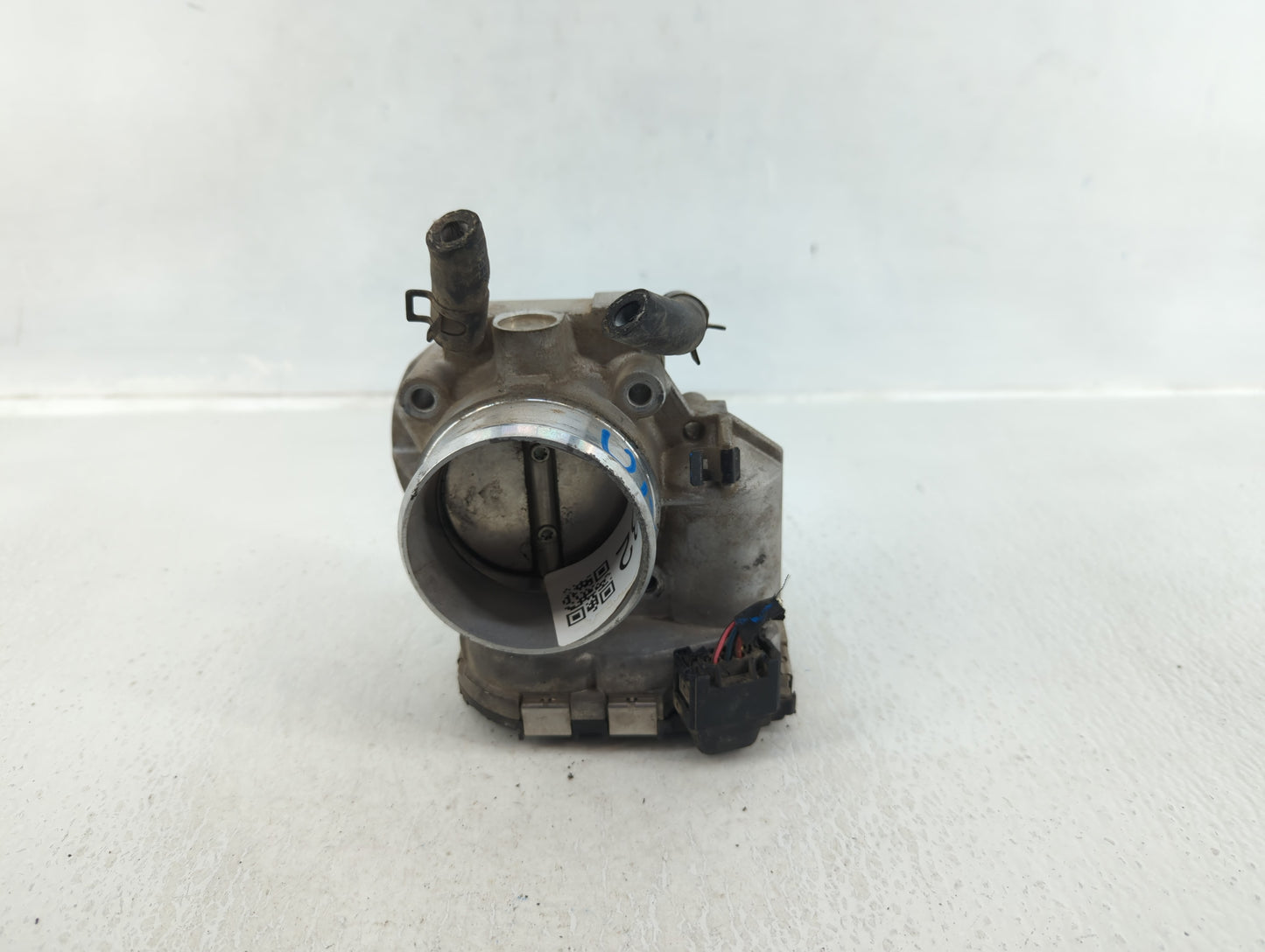 2011-2013 Kia Sorento Throttle Body P/N:35100-25400 Fits Fits 2006 2007 2008 2009 2010 2011 2012 2013 OEM Used Auto Parts - 