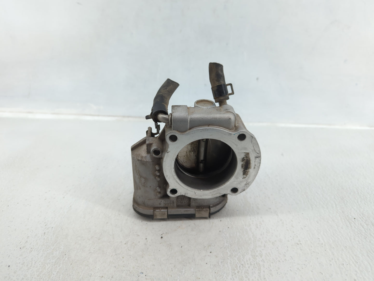2011-2013 Kia Sorento Throttle Body P/N:35100-25400 Fits Fits 2006 2007 2008 2009 2010 2011 2012 2013 OEM Used Auto Parts - 