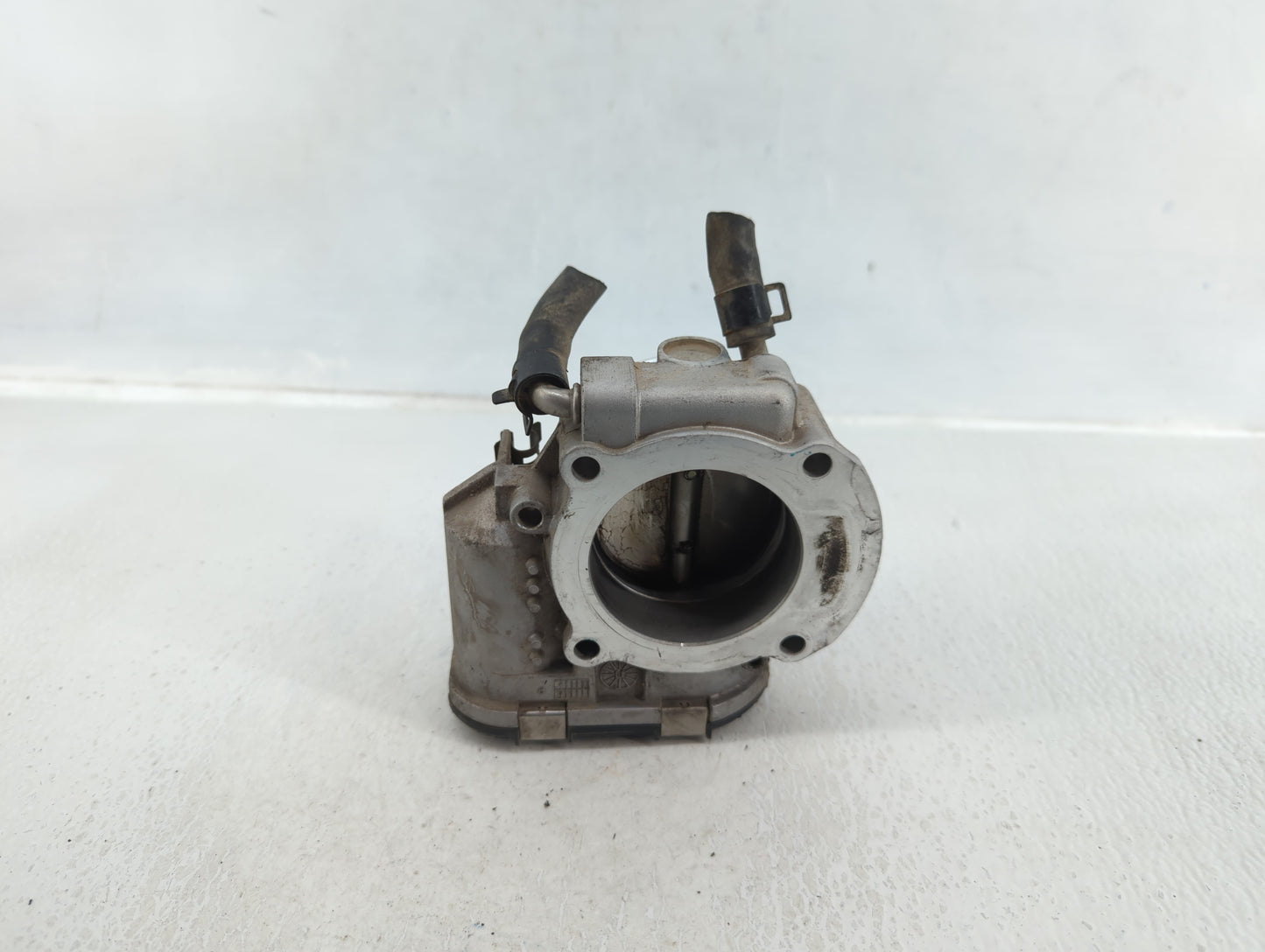 2011-2013 Kia Sorento Throttle Body P/N:35100-25400 Fits Fits 2006 2007 2008 2009 2010 2011 2012 2013 OEM Used Auto Parts - 