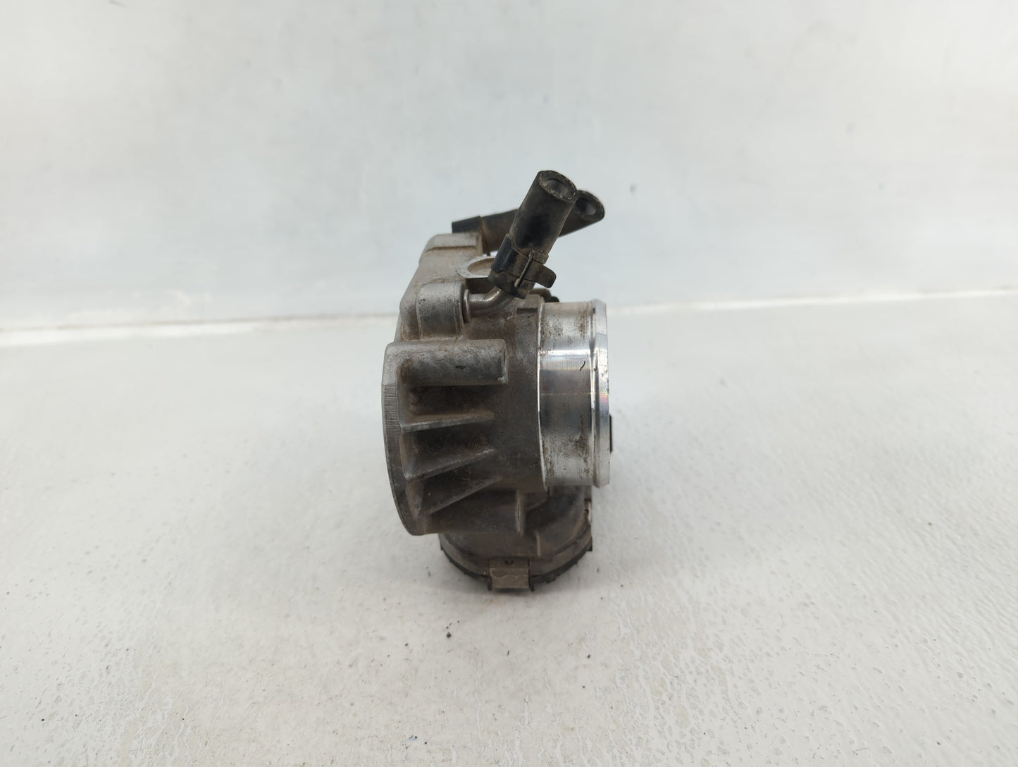 2011-2013 Kia Sorento Throttle Body P/N:35100-25400 Fits Fits 2006 2007 2008 2009 2010 2011 2012 2013 OEM Used Auto Parts - 
