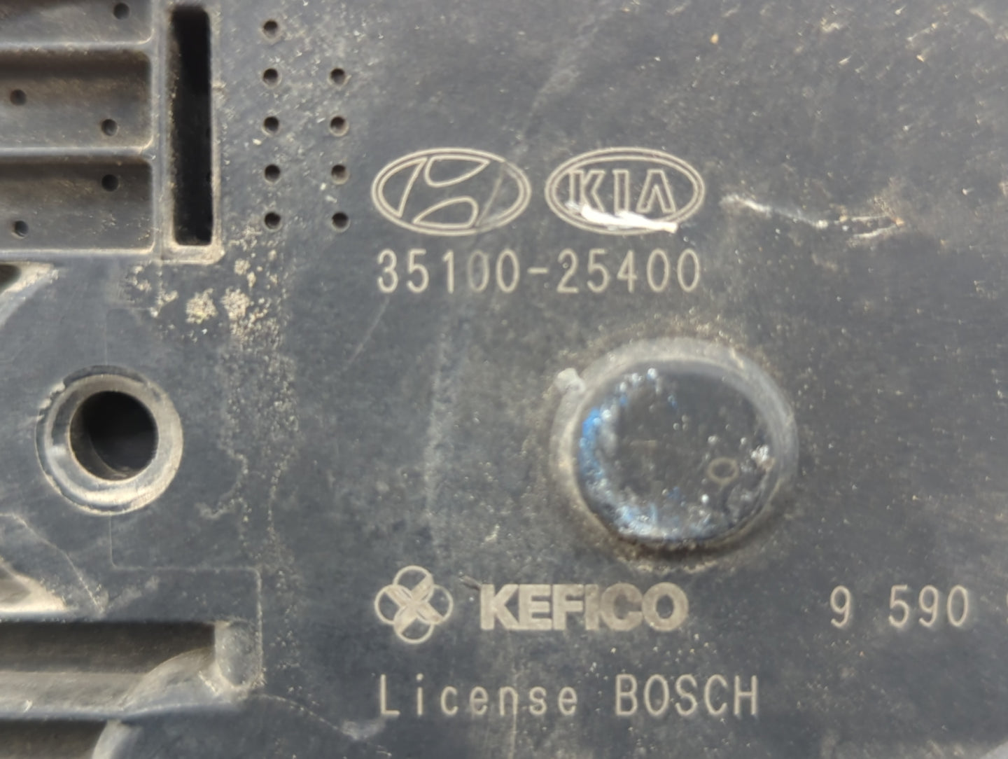 2011-2013 Kia Sorento Throttle Body P/N:35100-25400 Fits Fits 2006 2007 2008 2009 2010 2011 2012 2013 OEM Used Auto Parts - 