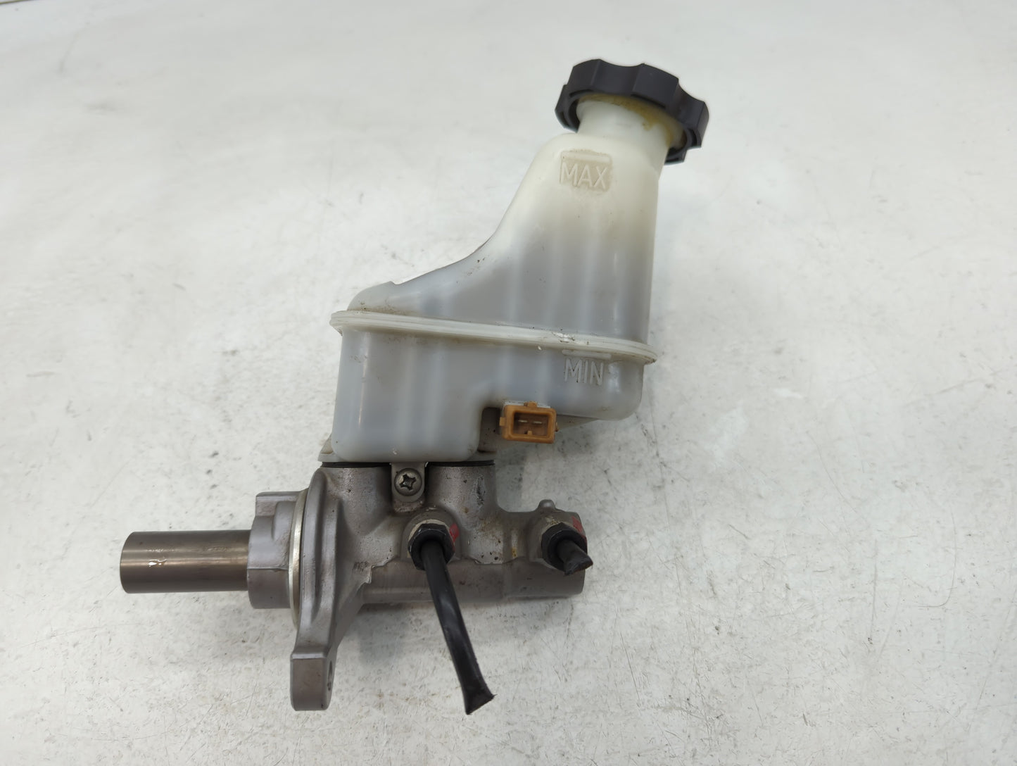 2011-2013 Kia Sorento Brake Master Cylinder 610311 - Oemusedautoparts1.com