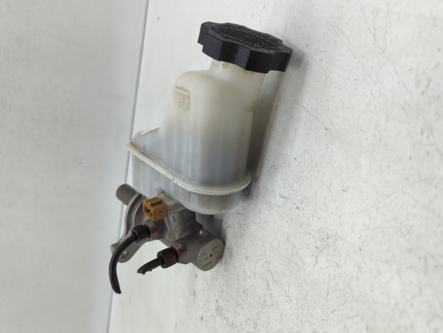 2011-2013 Kia Sorento Brake Master Cylinder 610311 - Oemusedautoparts1.com