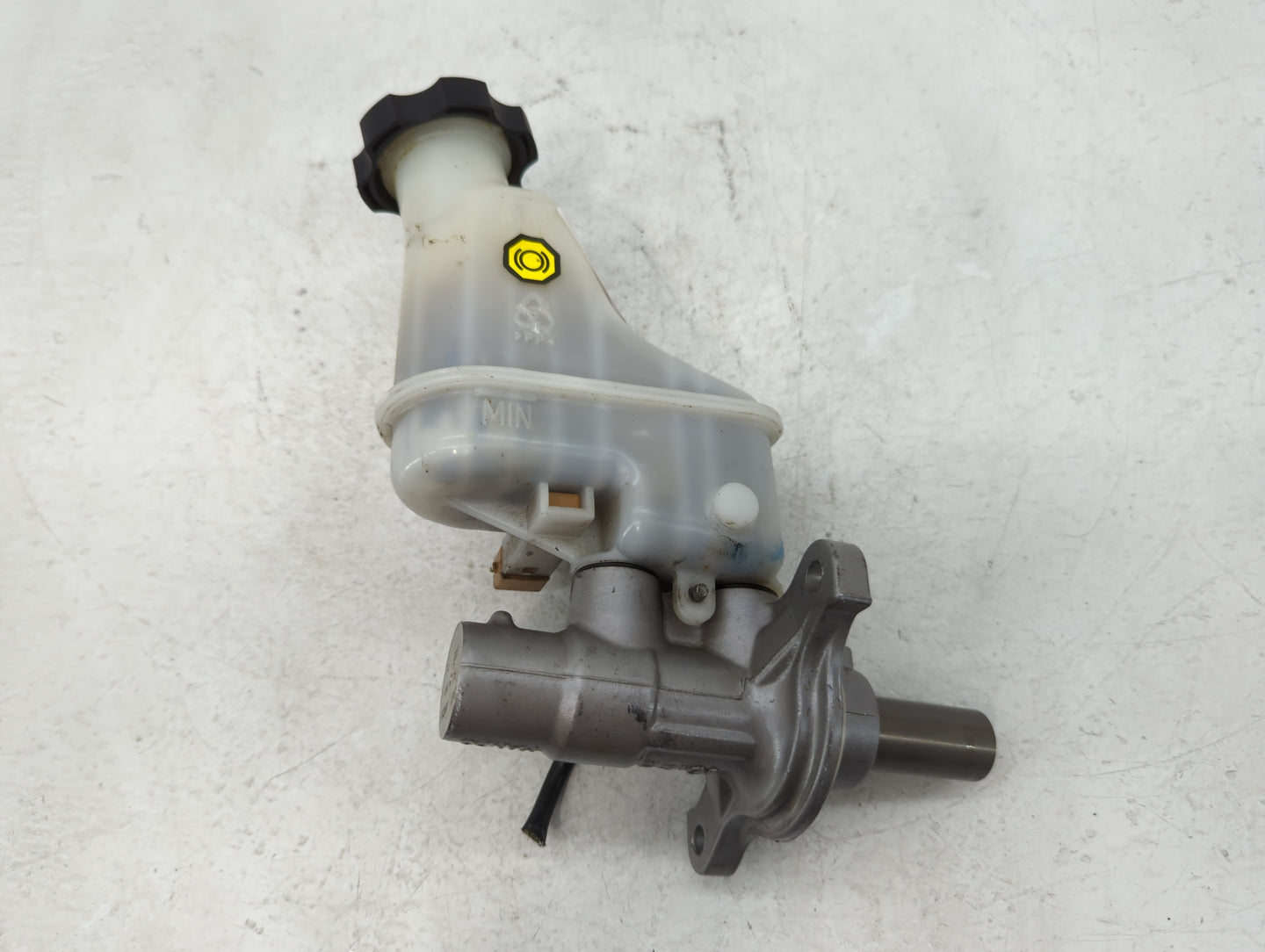 2011-2013 Kia Sorento Brake Master Cylinder 610311 - Oemusedautoparts1.com