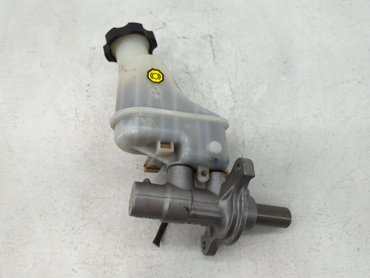 2011-2013 Kia Sorento Brake Master Cylinder 610311 - Oemusedautoparts1.com