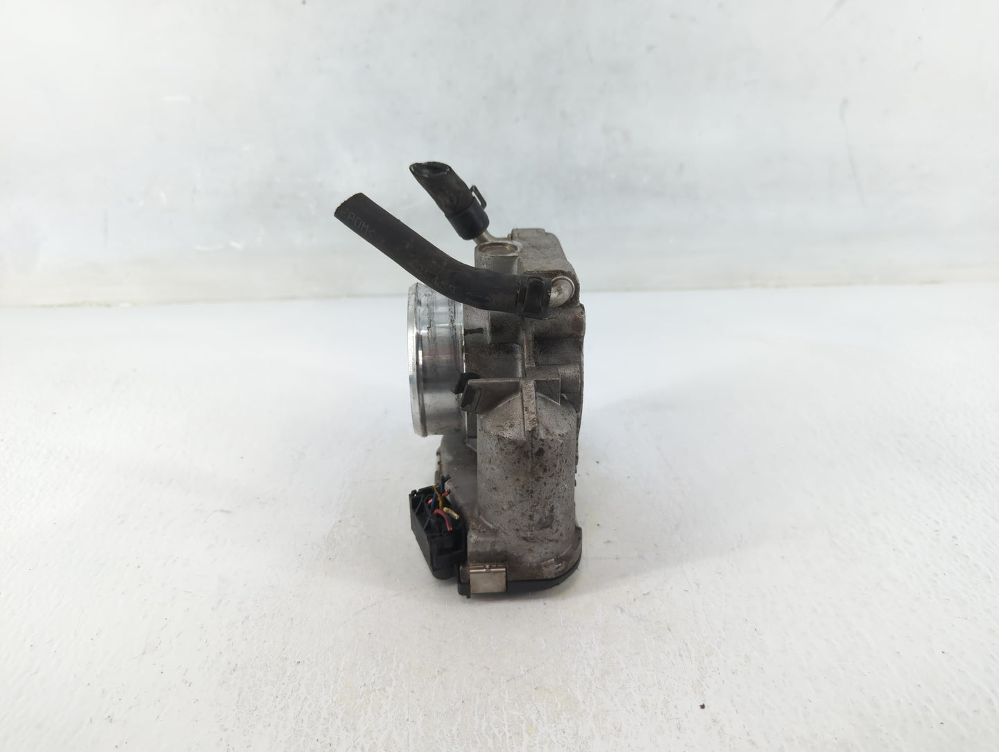 2011-2013 Kia Sorento Throttle Body P/N:35100-25400 Fits Fits 2006 2007 2008 2009 2010 2011 2012 2013 OEM Used Auto Parts - 