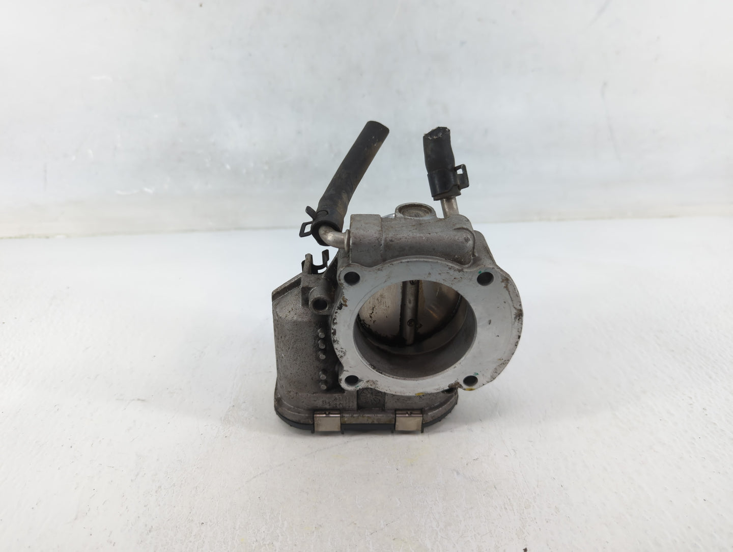 2011-2013 Kia Sorento Throttle Body P/N:35100-25400 Fits Fits 2006 2007 2008 2009 2010 2011 2012 2013 OEM Used Auto Parts - 