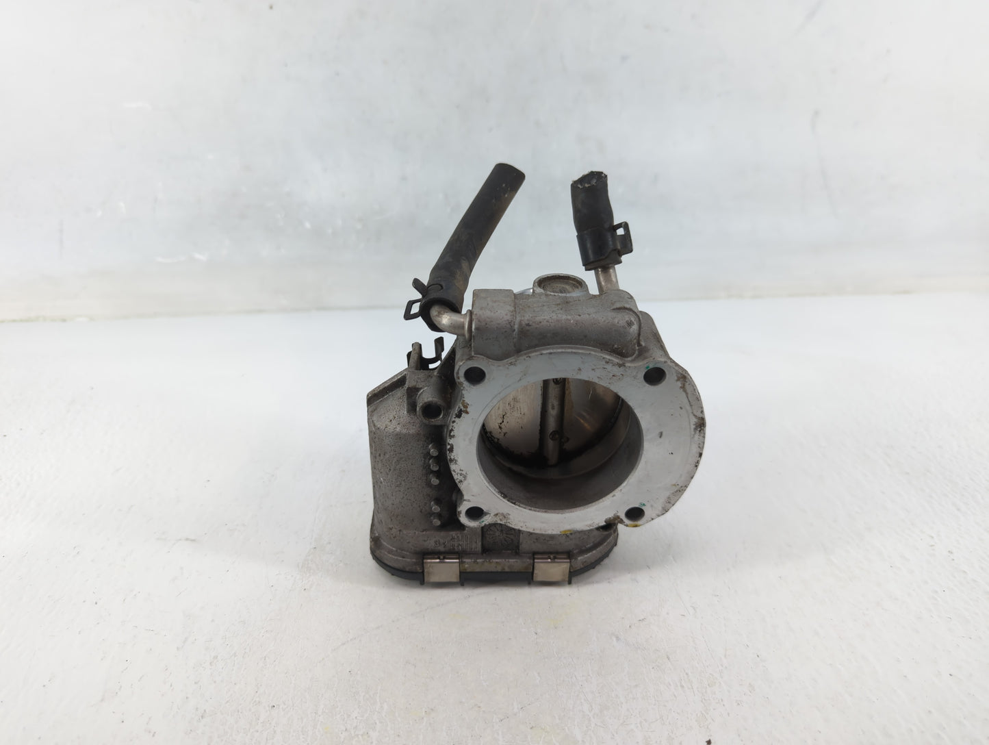 2011-2013 Kia Sorento Throttle Body P/N:35100-25400 Fits Fits 2006 2007 2008 2009 2010 2011 2012 2013 OEM Used Auto Parts - 