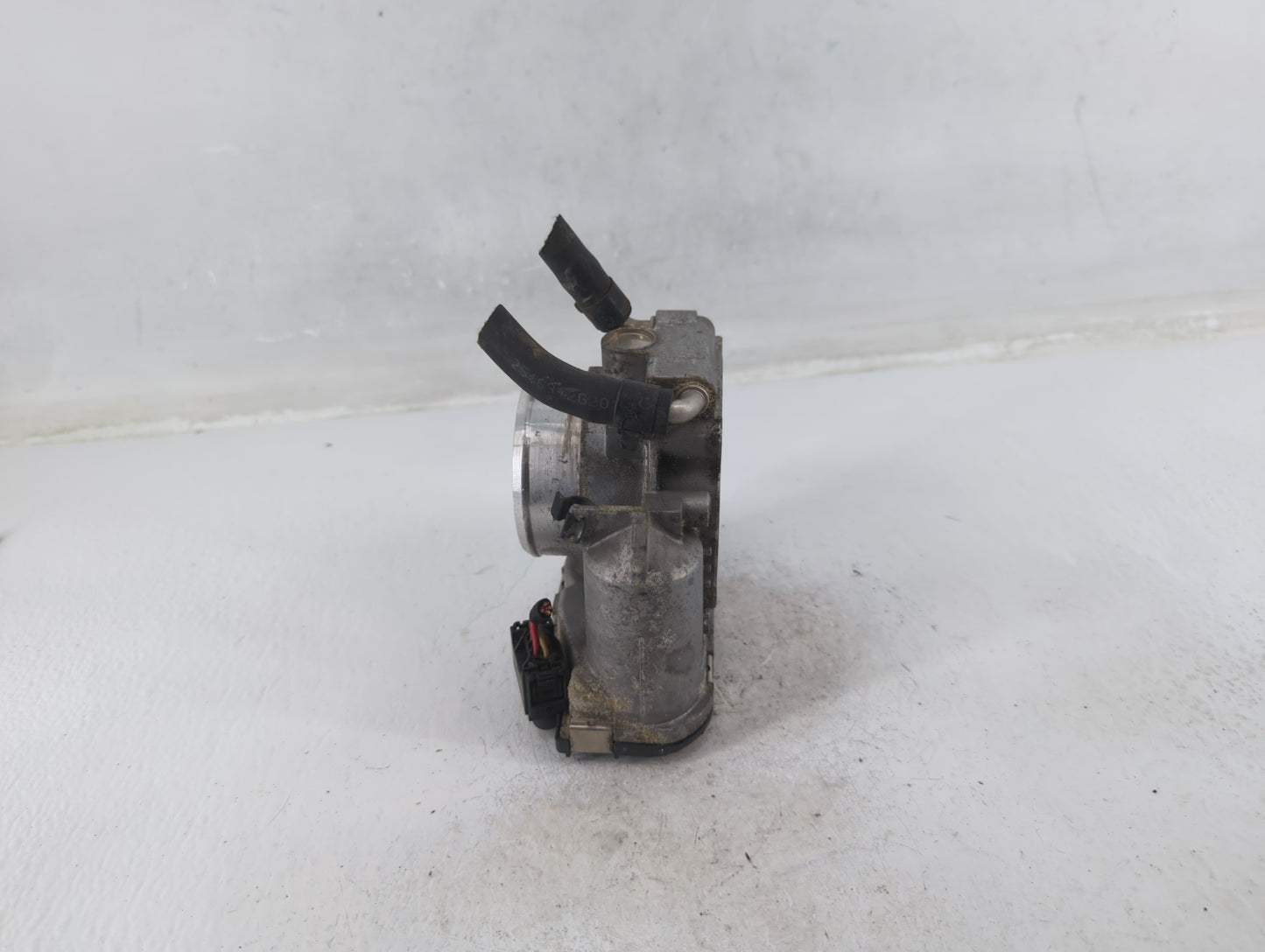 2011-2013 Kia Sorento Throttle Body P/N:35100-25400 Fits Fits 2006 2007 2008 2009 2010 2011 2012 2013 OEM Used Auto Parts - 