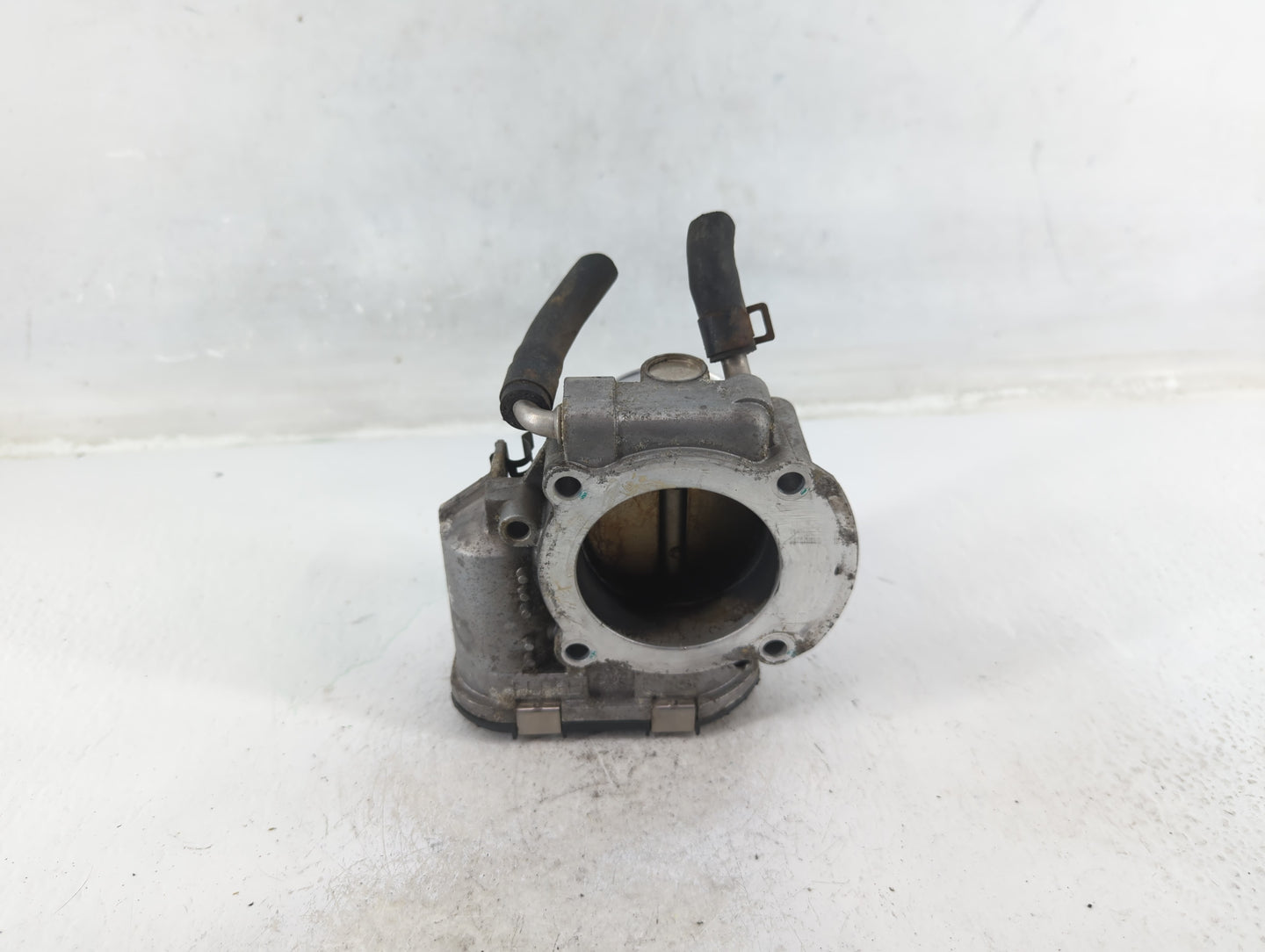 2011-2013 Kia Sorento Throttle Body P/N:35100-25400 Fits Fits 2006 2007 2008 2009 2010 2011 2012 2013 OEM Used Auto Parts - 
