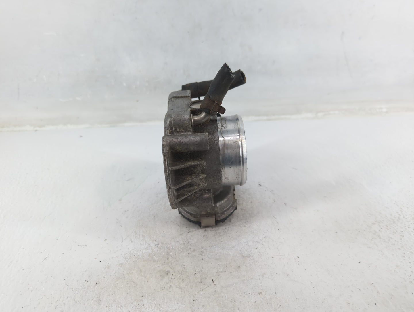 2011-2013 Kia Sorento Throttle Body P/N:35100-25400 Fits Fits 2006 2007 2008 2009 2010 2011 2012 2013 OEM Used Auto Parts - 